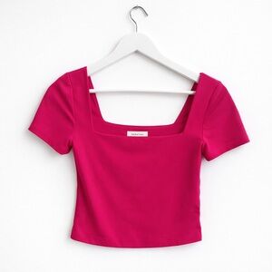 Aritzia Babaton Fuchsia
Pink Square Neck Crop Top Small Fitted Trendy